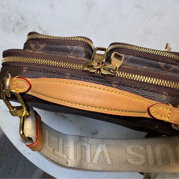 Louis Vuitton Monogram Utility Crossbody - Picture 5 of 16